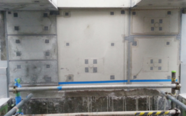 施工後-壁(2)アクリル板無収縮モルタル型枠注入工及びコンクリートパネル設置工