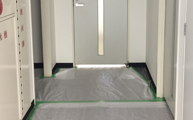 施工しない部分も含めて室内全体の養生